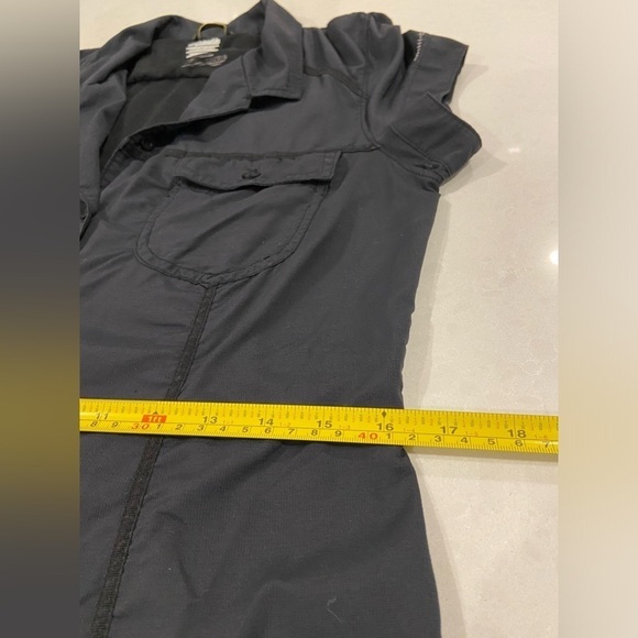 COLUMBIA Titanium Navy Blue Button Down
Activewear Sports Dress Size Medium - Picture 6 of 15